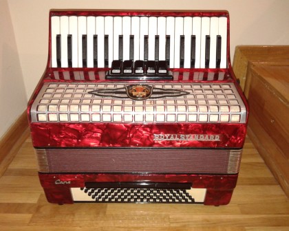 harmonika Royal Standard 80 basova 5 registra crvene boje
