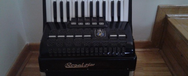 harmonika royal standard 48 basova - crne boje